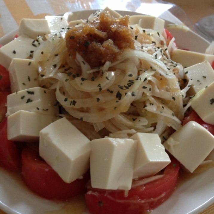 新タマネギとトマトと豆腐のサラダ